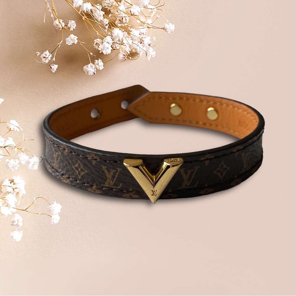 Louis Vuitton Essential Monogram V Bracelet M6042 Size 17
